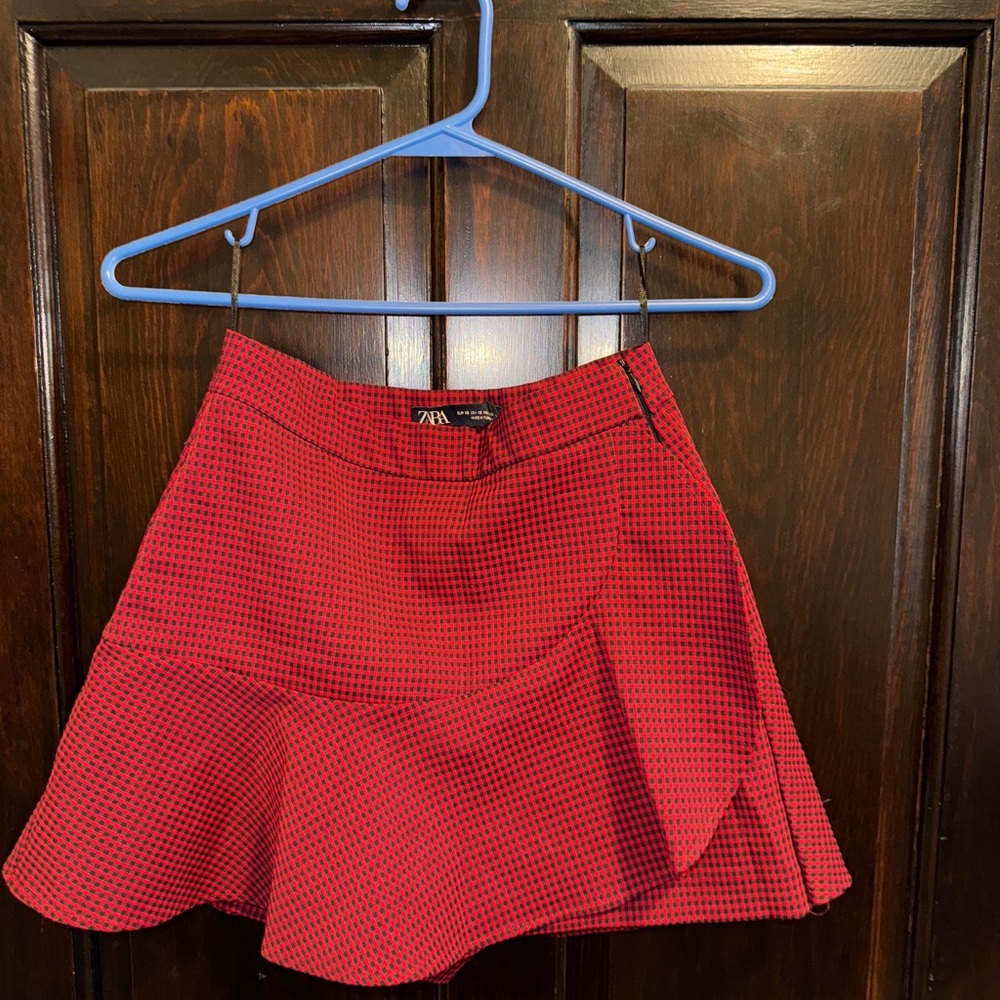 Zara extra small Red Skirt! In excellent condition